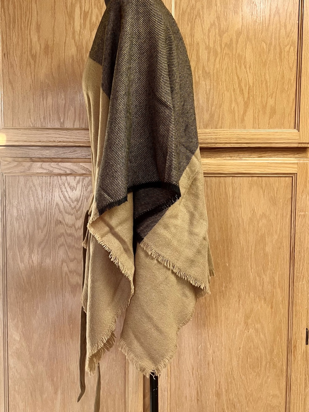 LC Lauren Conrad Two-Tone Wrap Poncho in Camel and Olive - Picture 4 of 7